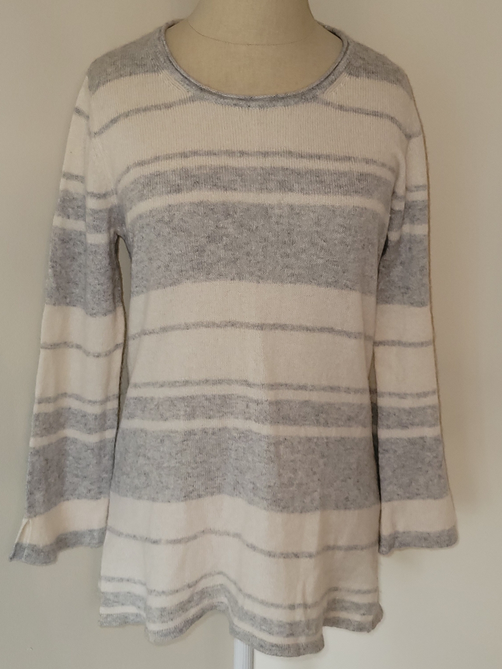 Tina Dragone Striped Crew Neck Sweater Gray & Cream Like New